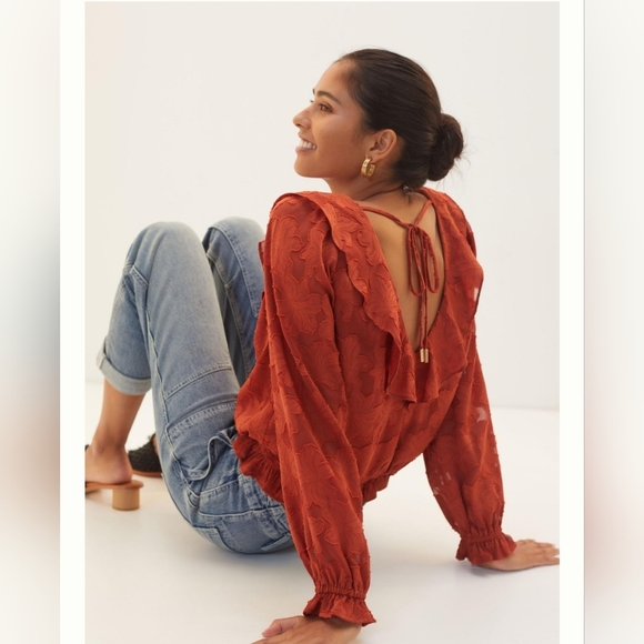 ANTHRO TEXTURED FLORAL TOP - Picture 2 of 3